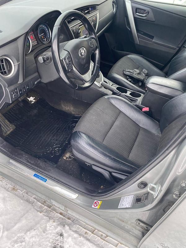 Begagnad Toyota Auris Touring Sports 136 HK (100 kW) 2014 Kombi