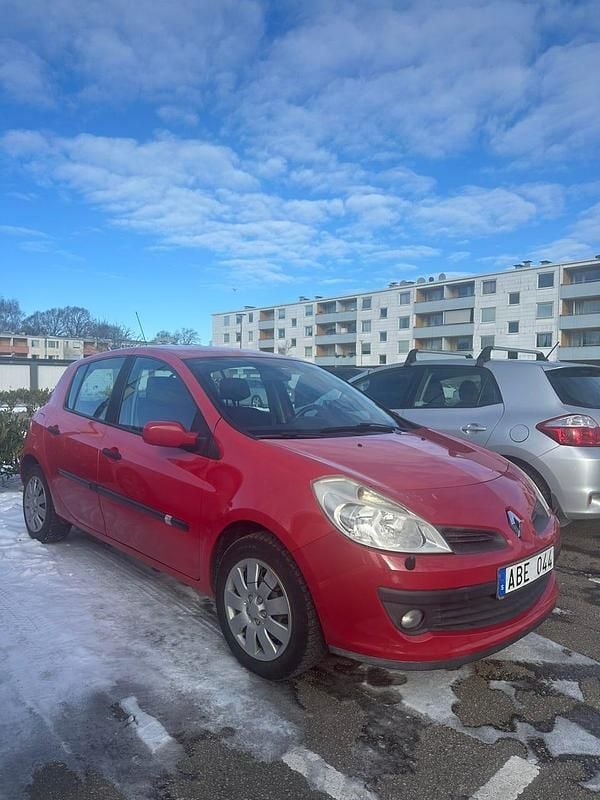 Begagnad Renault Clio R.S. 98 HK (72 kW) 2006 Halvkombi