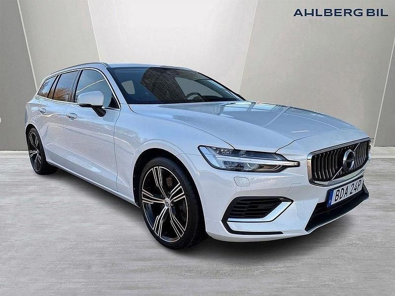 Vit Begagnad 2022 Volvo V60 Pro Kombi | 299 500 kr (Marknadspris) - Bild 1/3