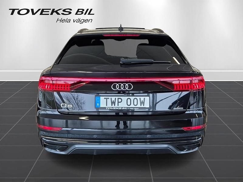 Begagnad Audi Q8 Premium 2021 Svart SUV