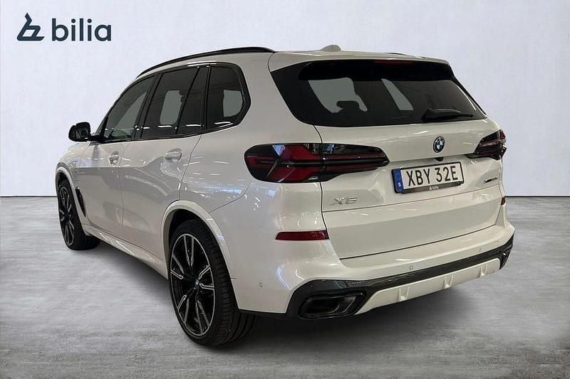 Begagnad BMW X5 M Sport 490 HK (360 kW) 2025 Mineral white metallic SUV