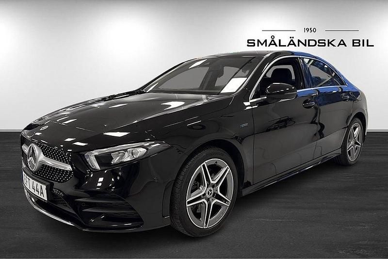 Svart Begagnad 2021 Mercedes A250 AMG line Sedan | 279 000 kr (Marknadspris) - Bild 1/4