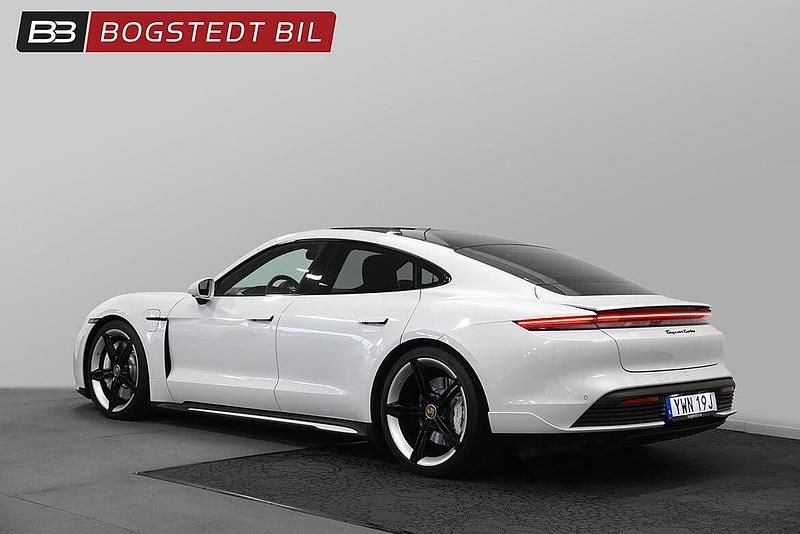 Begagnad Porsche Taycan Turbo 507 kW (690 HK) 2022 Vit (carrara white metallic) Sedan