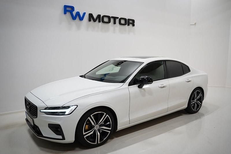 Vit Begagnad 2019 Volvo S60 R-Design Sedan | 319 900 kr (Marknadspris) - Bild 1/4