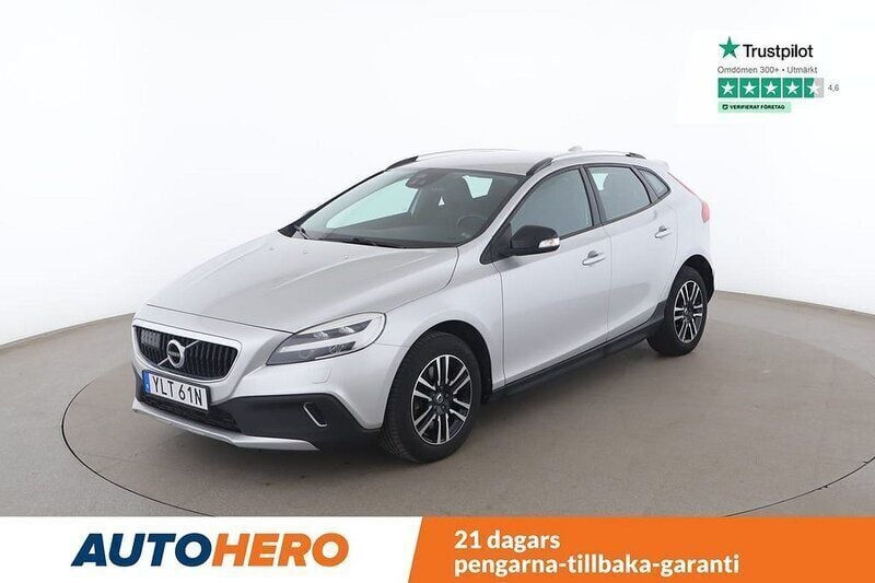 Silver Begagnad 2019 Volvo V40 CC Plus Kombi | 156 000 kr (Marknadspris) - Bild 1/4