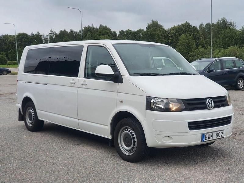 Vit Begagnad 2012 VW Caravelle Trendline Minibuss | 189 000 kr (Marknadspris) - Bild 1/4
