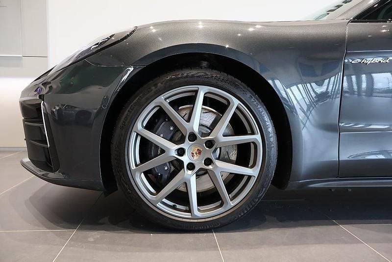 Begagnad Porsche Panamera 305 HK (224 kW) 2024 Grå Halvkombi