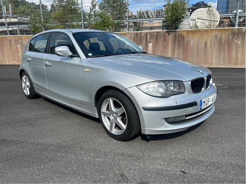 Silver Begagnad 2010 BMW 116 Advantage Halvkombi | 58 000 kr (Marknadspris) - Bild 1/4