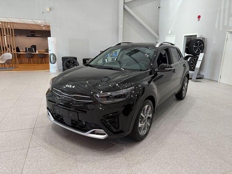 Svart Ny 2025 Kia Stonic GT-Line SUV | 278 903 kr (Marknadspris) - Bild 1/4