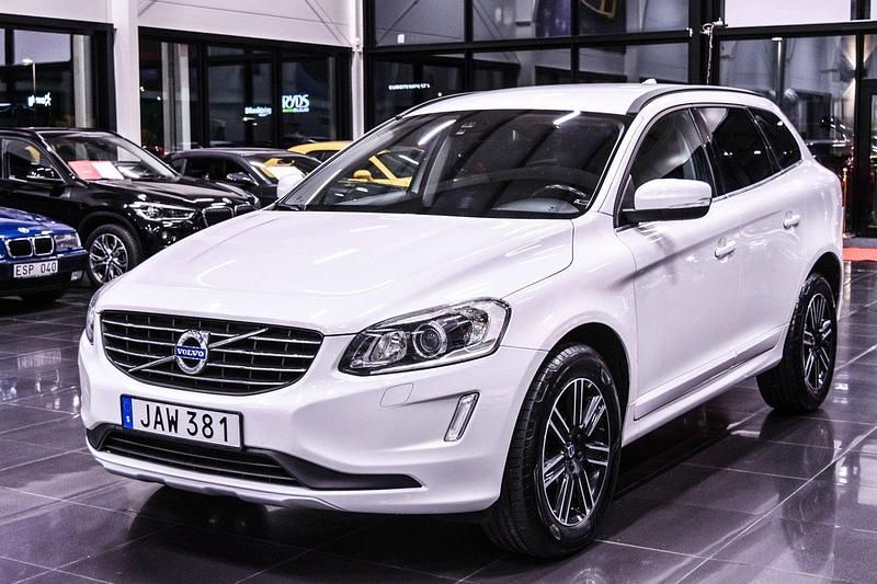 Vit Begagnad 2015 Volvo XC60 Momentum SUV | 169 900 kr (Marknadspris) - Bild 1/4