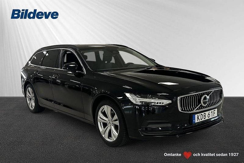 Svart Begagnad 2022 Volvo V90 Core Kombi | 329 900 kr (Marknadspris) - Bild 1/4