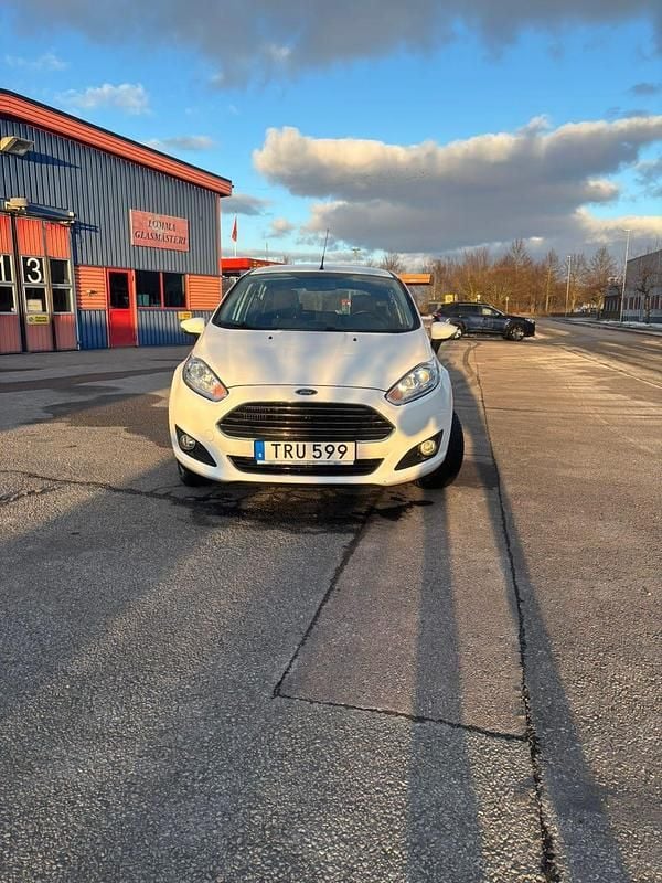 Begagnad Ford Fiesta 100 HK (73 kW) 2016