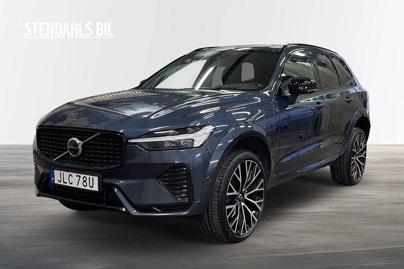Mörkblå (blå) Begagnad 2022 Volvo XC60 R-Design SUV | 389 000 kr (Bra pris) - Bild 1/4