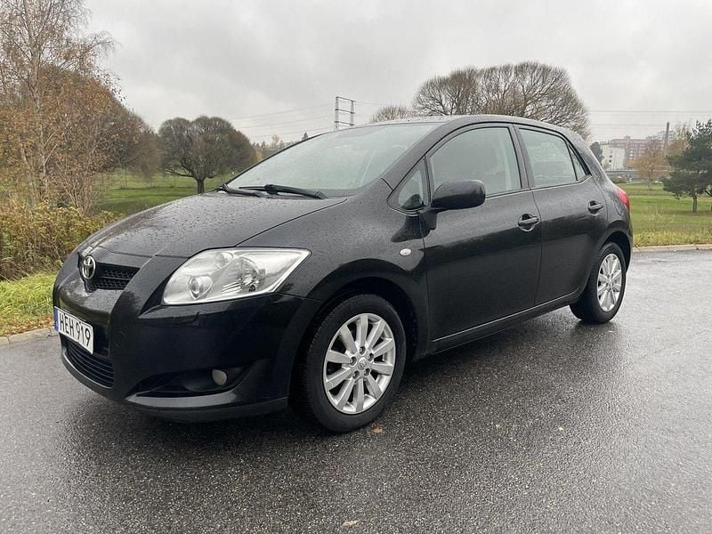 Svart Begagnad 2007 Toyota Auris Halvkombi | 37 000 kr (Bra pris) - Bild 1/4