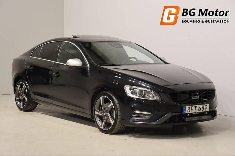 Svart Begagnad 2015 Volvo S60 R-Design Sedan | 139 900 kr (Marknadspris) - Bild 1/3