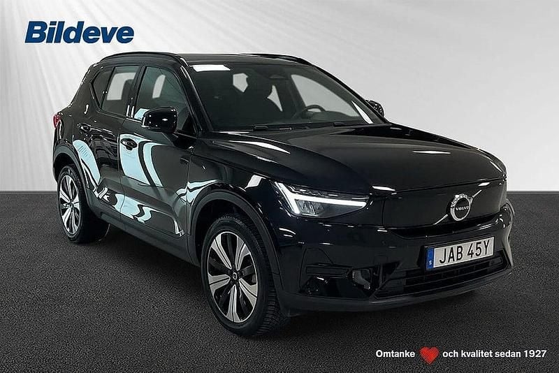Svart Begagnad 2023 Volvo XC40 Core SUV | 339 900 kr - Bild 1/4