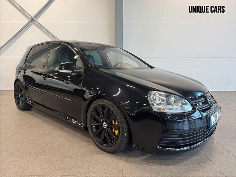 Begagnad VW Golf VI R 251 HK (184 kW) 2008 Svart Halvkombi