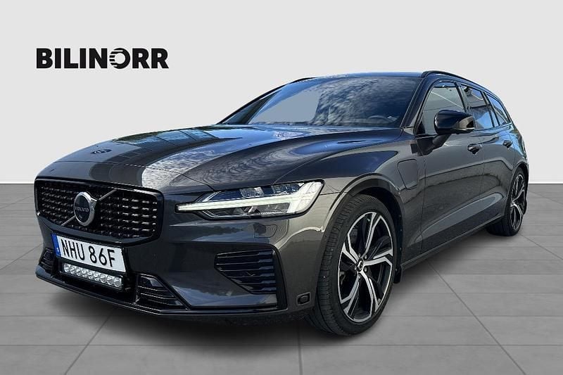 Grå Begagnad 2022 Volvo V60 Kombi | 499 900 kr - Bild 1/4