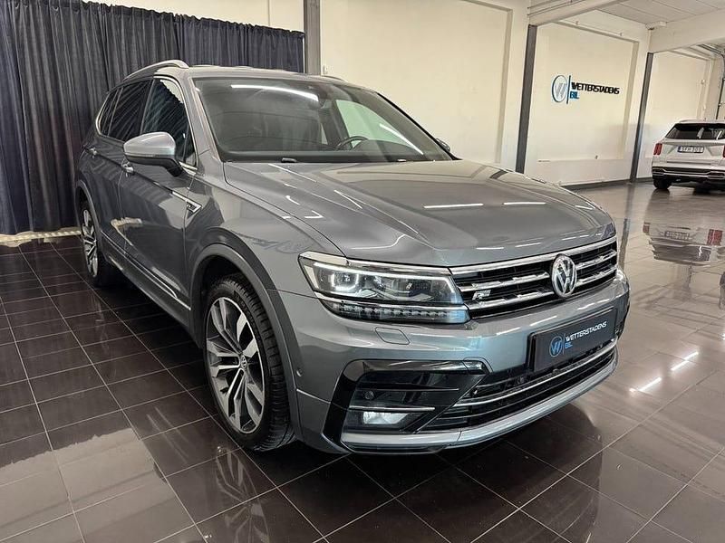 Begagnad VW Tiguan Allspace R-line 200 HK (147 kW) 2021 Mörkgrå (grå) SUV