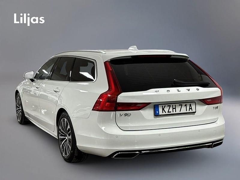 Begagnad Volvo V90 Momentum 397 HK (291 kW) 2020 Vit Kombi