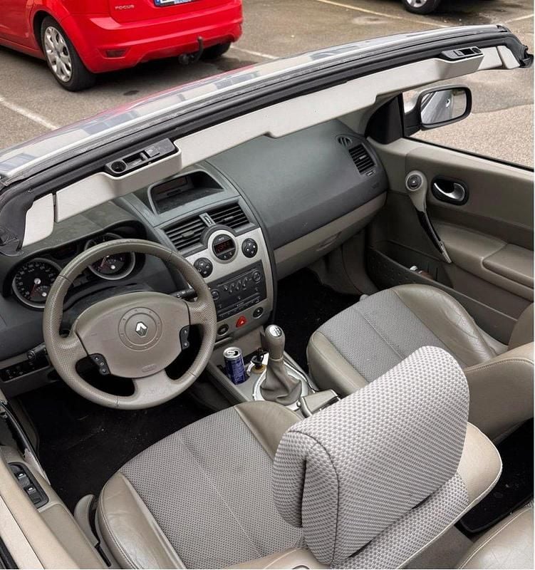 Grå Begagnad 2005 Renault Mégane Cabriolet Cab | 27 500 kr (Bra pris) - Bild 1/1