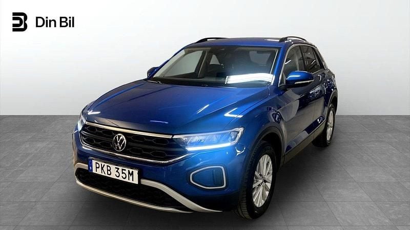 Blå Begagnad 2022 VW T-Roc Life SUV | 274 900 kr (Marknadspris) - Bild 1/4