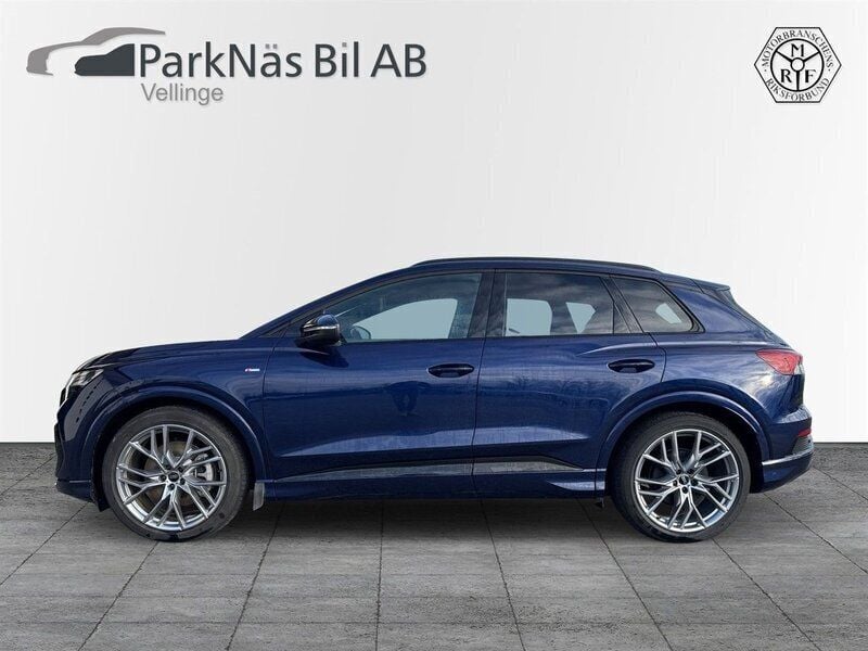 Blå Begagnad 2024 Audi Q4 e-tron S-Line SUV | 659 900 kr (Lite dyr) - Bild 1/4