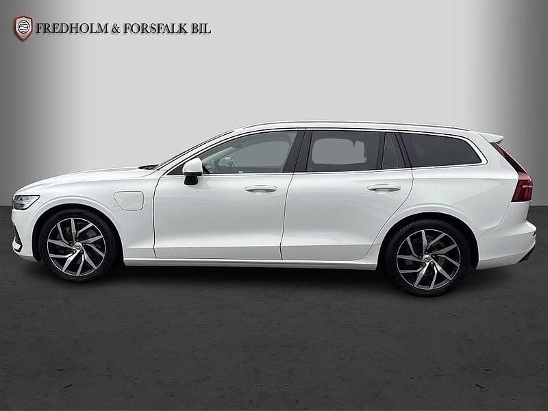 Begagnad Volvo V60 Momentum 253 HK (186 kW) 2020 Vit Kombi
