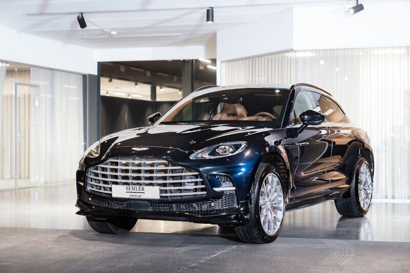 Mörkblå Begagnad 2022 Aston Martin DBX 707 SUV | 1 995 000 kr - Bild 1/4