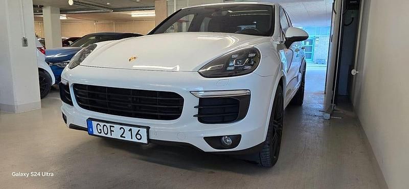 Begagnad Porsche Cayenne S E-Hybrid 416 HK (305 kW) 2015 Vit SUV