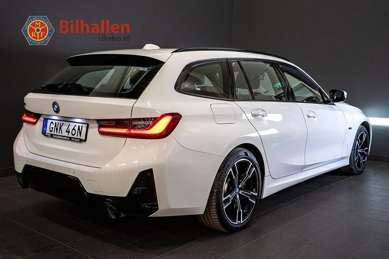 Begagnad BMW 330 M Sport 292 HK (214 kW) 2023 Vit Kombi