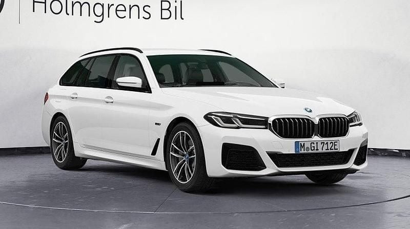 Vit Begagnad 2022 BMW 530 M Sport Kombi | 349 800 kr - Bild 1/4