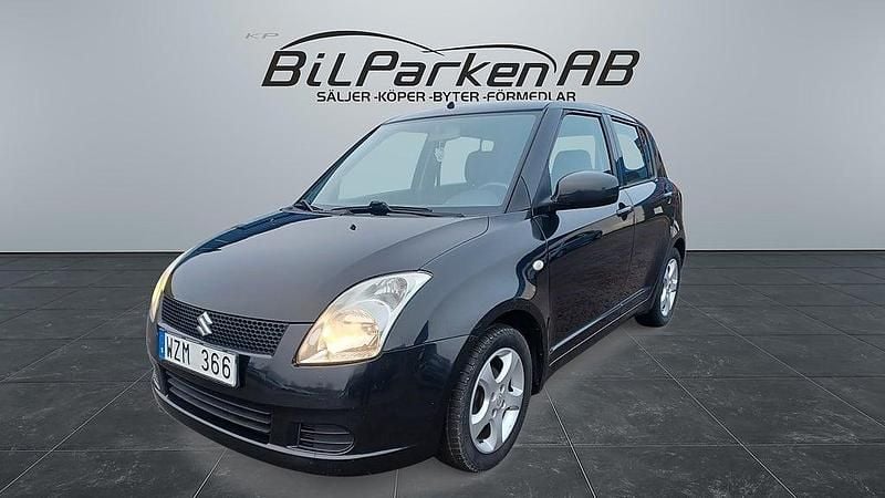 Begagnad Suzuki Swift 92 HK (67 kW) 2005 Svart Halvkombi