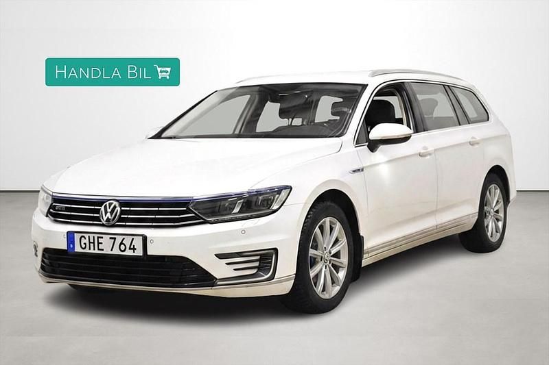 Vit Begagnad 2017 VW Passat GTE Kombi | 149 900 kr (Bra pris) - Bild 1/4