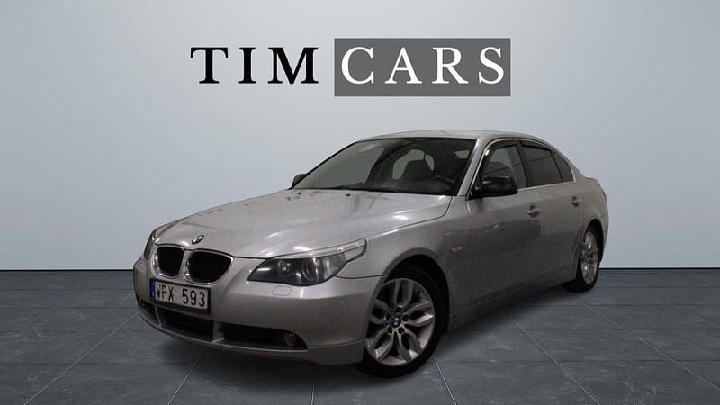 Ljusgrå Begagnad 2005 BMW 525 Sedan | 39 999 kr (Superpris) - Bild 1/4