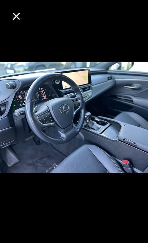 Begagnad 2023 Lexus ES300H Sedan | 319 900 kr - Bild 1/4