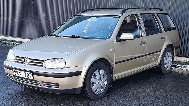 Begagnad VW Golf IV 105 HK (77 kW) 2001 Ljusbrunmetallic Kombi
