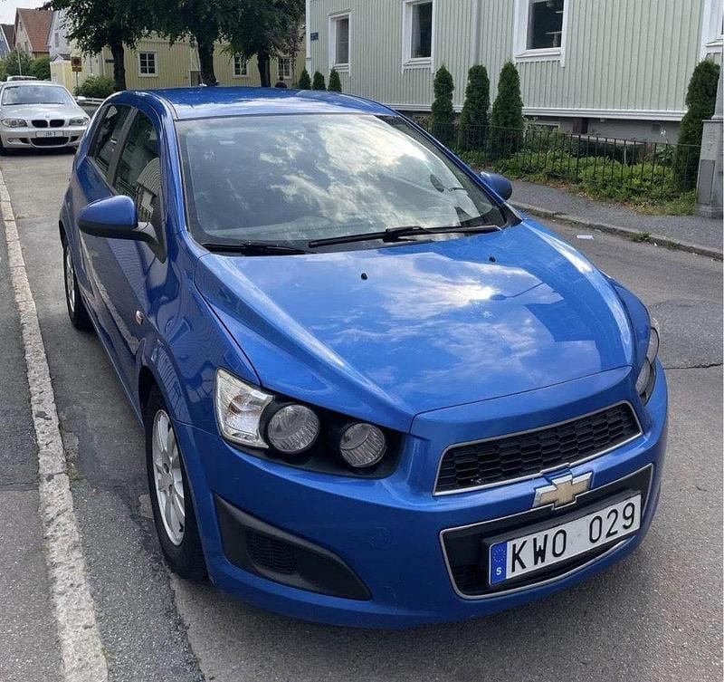 Blå Begagnad 2012 Chevrolet Aveo Halvkombi | 29 999 kr (Marknadspris) - Bild 1/4