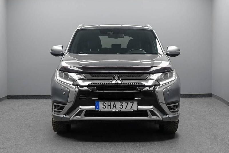 Begagnad Mitsubishi Outlander 224 HK (164 kW) 2020 Grå SUV