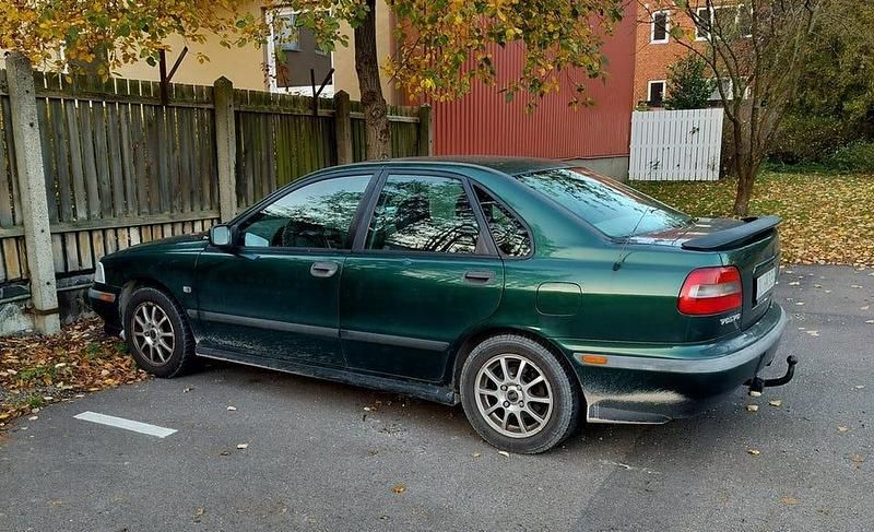 Begagnad 1998 Volvo S40 Sedan | 10 000 kr (Bra pris) - Bild 1/2
