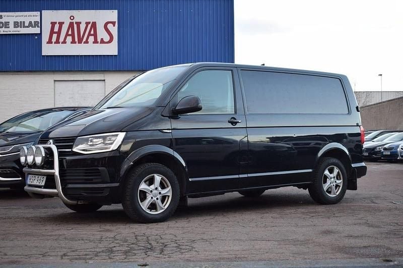 Svart Begagnad 2016 VW T6 Van | 104 900 kr (Superpris) - Bild 1/4