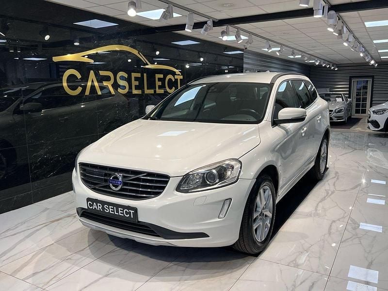 Vit Begagnad 2017 Volvo XC60 Momentum SUV | 179 800 kr (Marknadspris) - Bild 1/4
