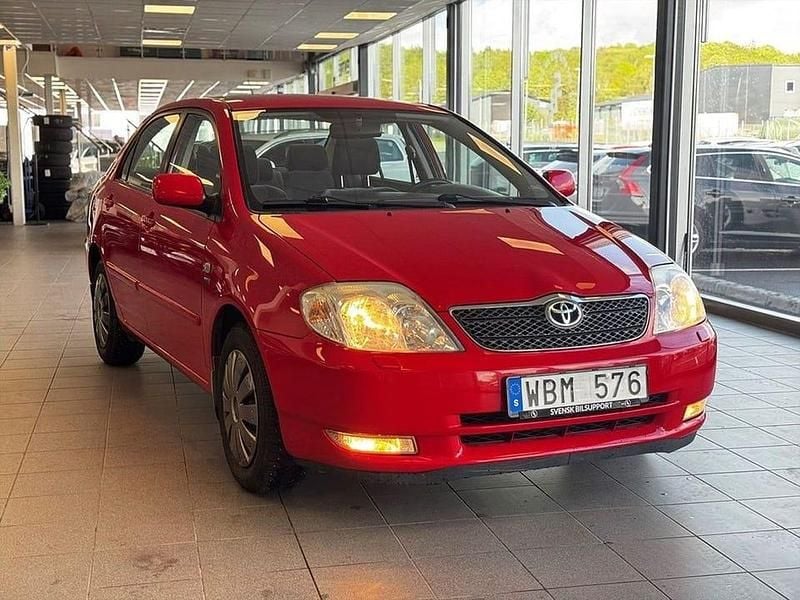 Röd Begagnad 2004 Toyota Corolla Sedan | 64 900 kr (Marknadspris) - Bild 1/3