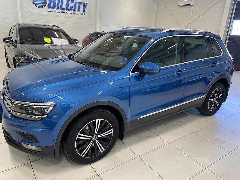Blå Begagnad 2019 VW Tiguan Comfortline SUV | 269 900 kr (Marknadspris) - Bild 1/4