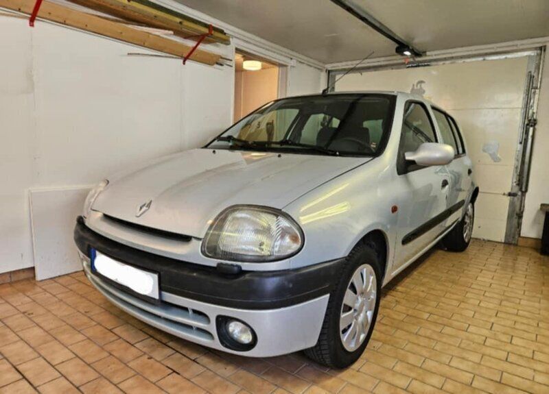 Grå Begagnad 2001 Renault Clio II Halvkombi | 19 500 kr (Marknadspris) - Bild 1/4