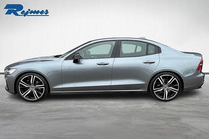 Begagnad Volvo S60 R-Design 250 HK (183 kW) 2019 Osmium grå metallic Sedan