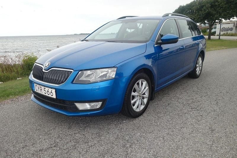Blå Begagnad 2014 Skoda Octavia Ambition Kombi | 84 900 kr (Marknadspris) - Bild 1/4