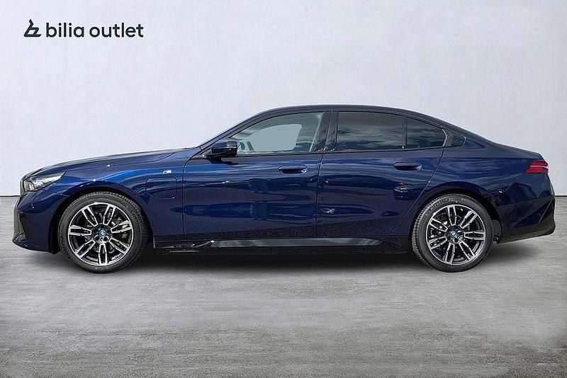 Begagnad BMW 530e M Sport 300 HK (220 kW) 2023 Blå Sedan