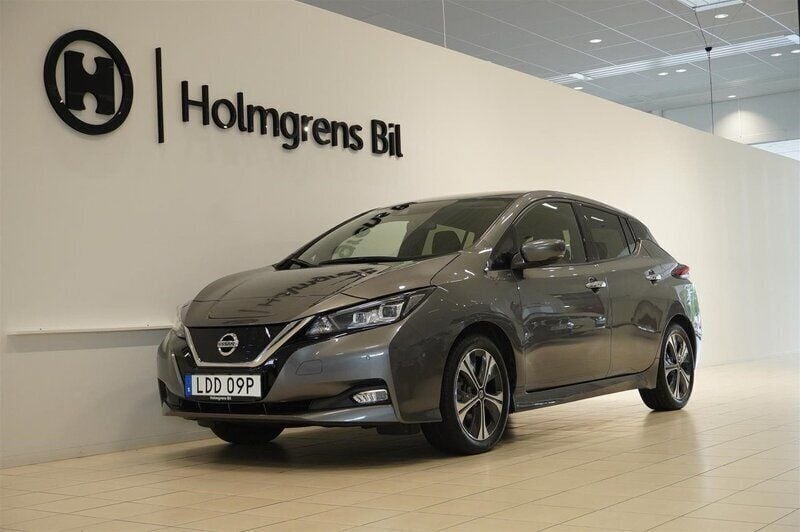 Grå (dark metal grey) Begagnad 2022 Nissan Leaf N-Connecta Halvkombi | 174 800 kr (Marknadspris) - Bild 1/4