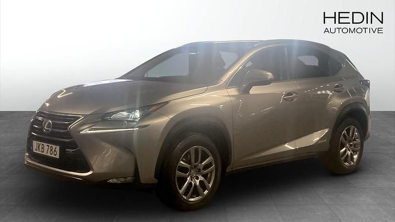 Begagnad 2015 Lexus NX300h SUV | 209 900 kr (Bra pris) - Bild 1/4